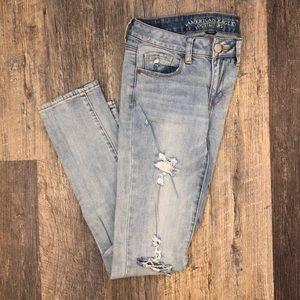 American Eagle distressed skinny jeans💫